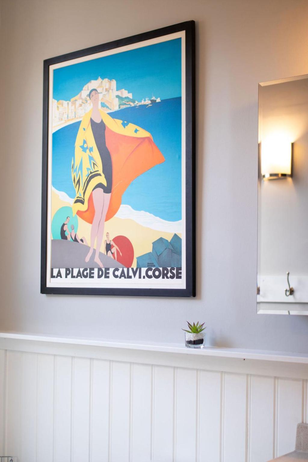 Quiet, Gated Oasis Near Downtown Apartment