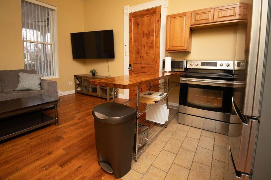 Quiet, Gated Oasis Near Downtown Apartment Lexington