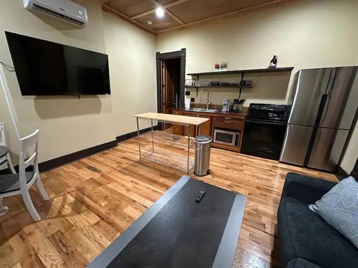Quiet, Gated Oasis Near Downtown *