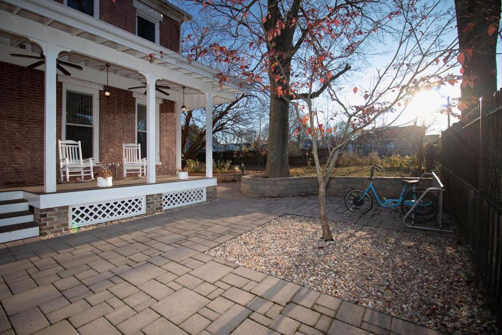 Quiet, Gated Oasis Near Downtown