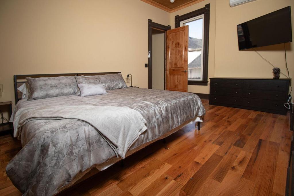 Apartment Quiet, Gated Oasis Near Downtown Lexington