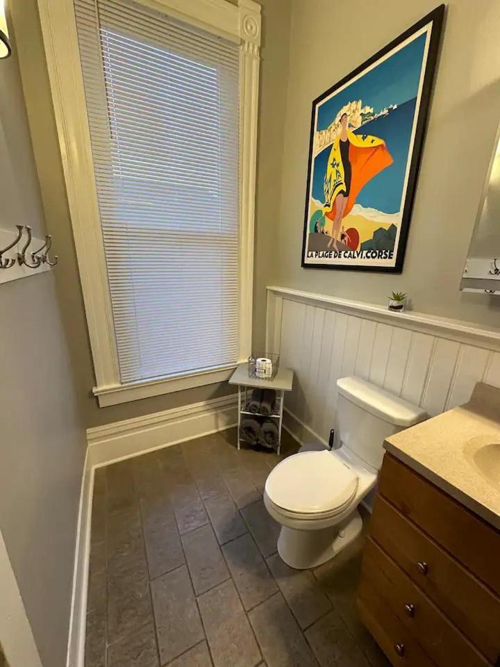 Quiet, Gated Oasis Near Downtown *