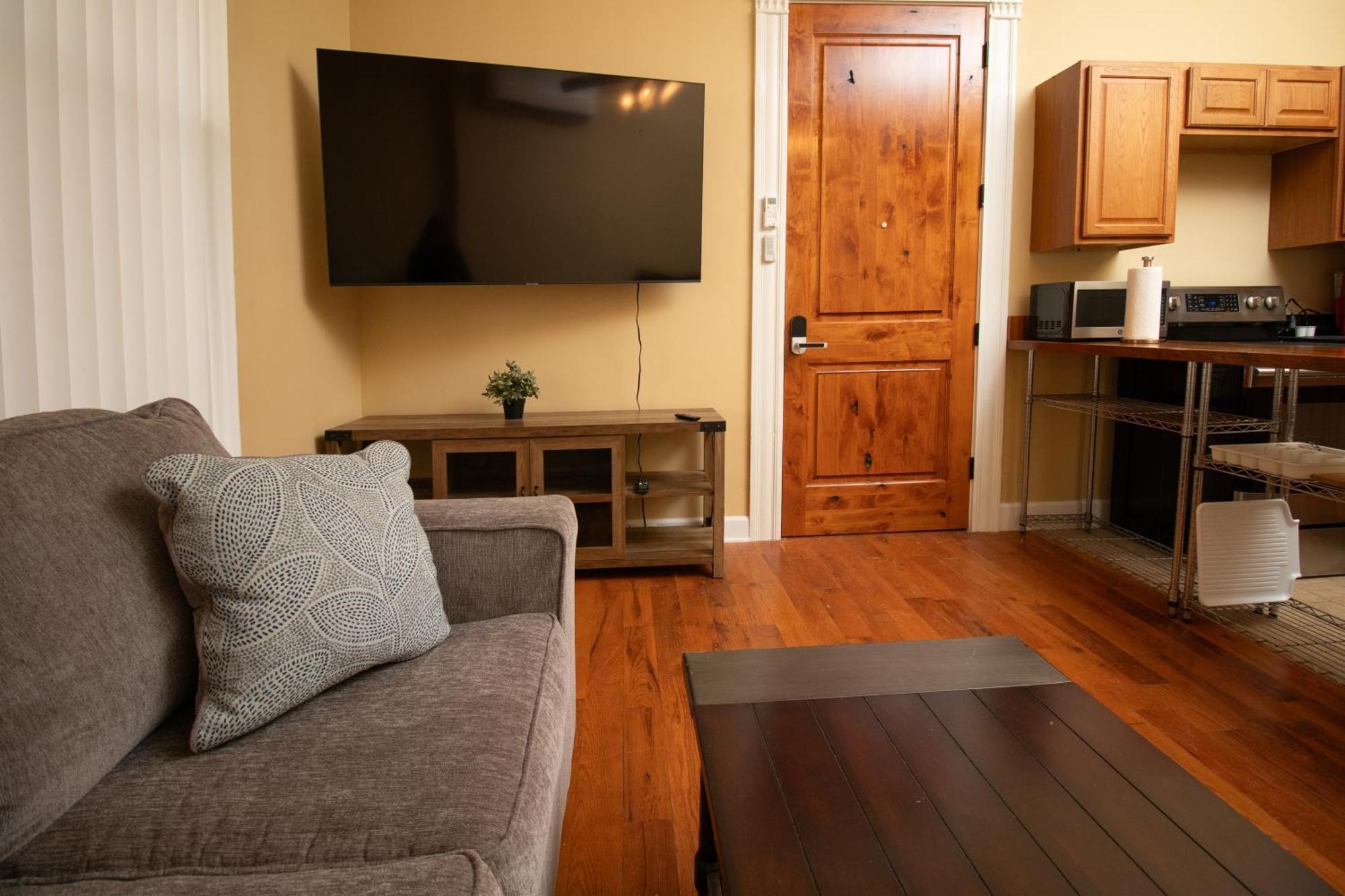 Quiet, Gated Oasis Near Downtown * Lexington