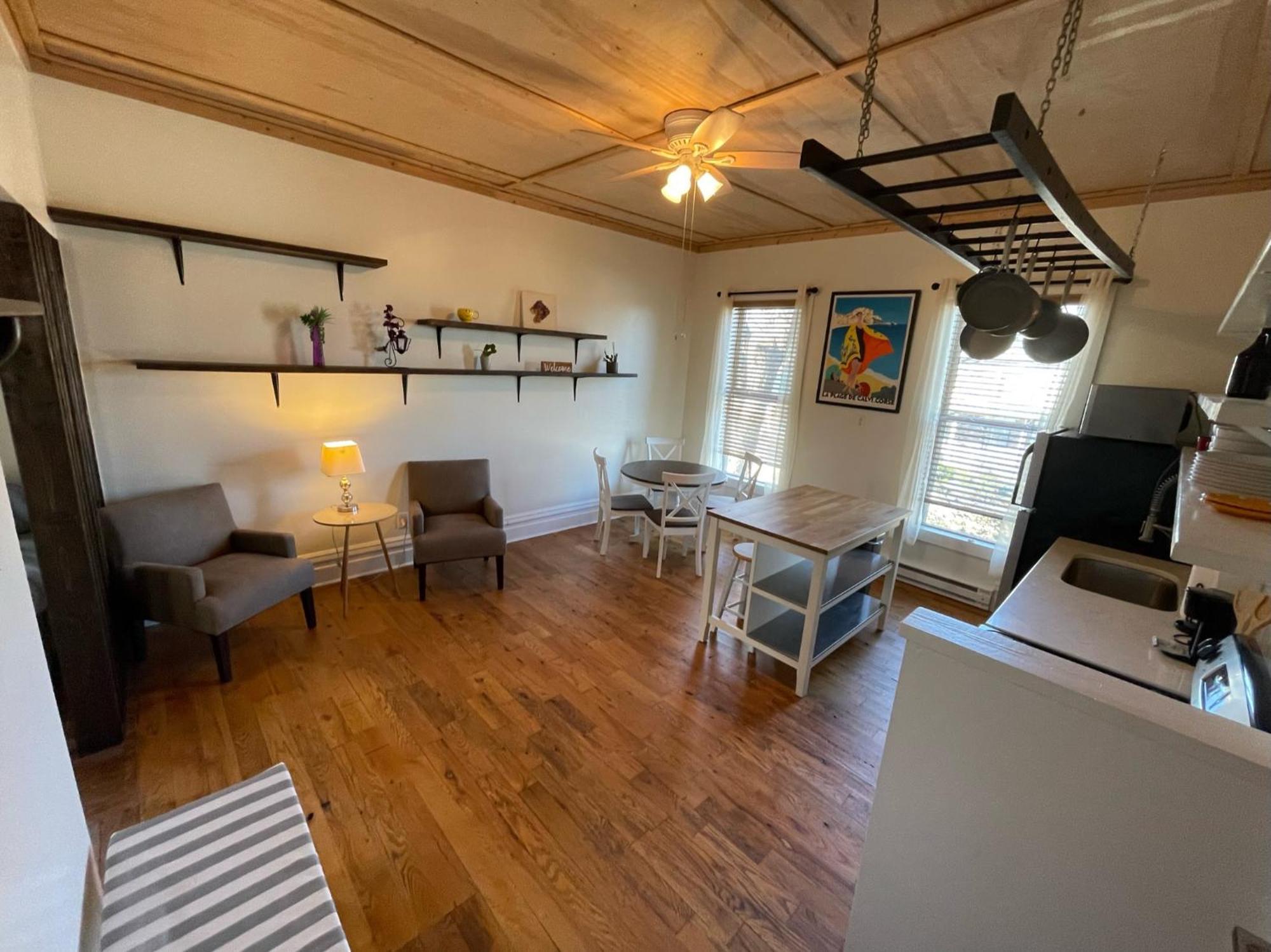 Quiet, Gated Oasis Near Downtown Apartment Lexington